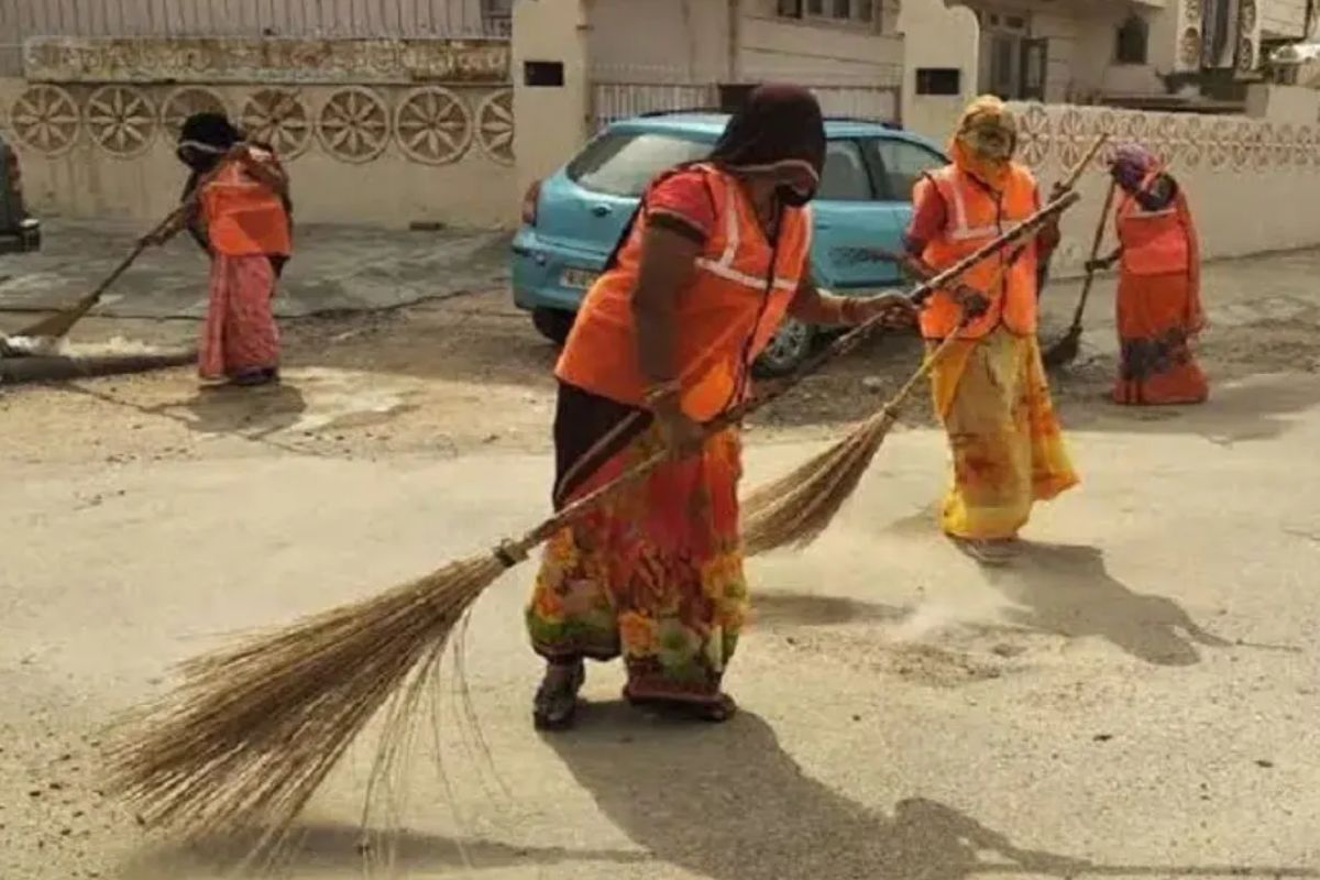 Rajasthan Govt Jobs: सफाईकर्मी भर्ती प्रक्रिया को लेकर बड़ी खबर, अब इस तारीख तक
कर सकेंगे आवेदन