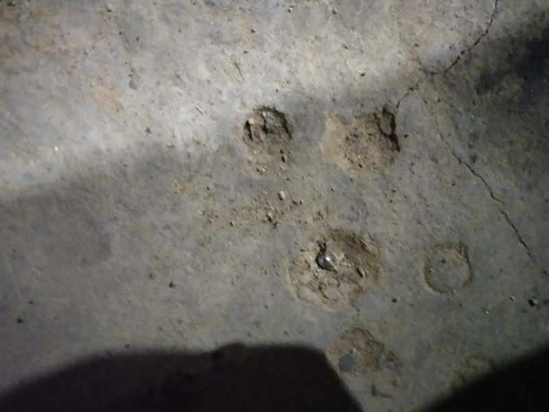 कारोबारी के घर पर निशान, पुलिस हैरान