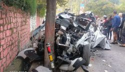 Big Road Accident:छह छात्रों की दर्दनाक मौत:गर्दन धड़ से अलग, खून से लाल हो गई
सड़क - image