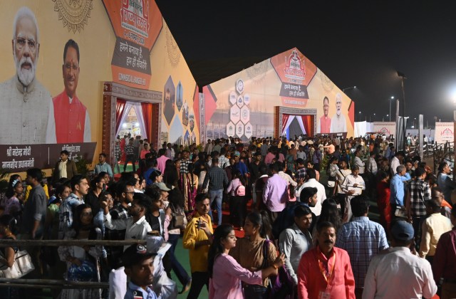 Chhattisgarh Rajyotsav 2024: Chhattisgarhi songs were a hit, crowd gathered at the exhibition