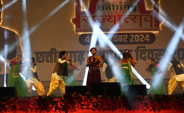 Chhattisgarh Rajyotsav 2024: Chhattisgarhi songs were a hit, crowd gathered at the exhibition