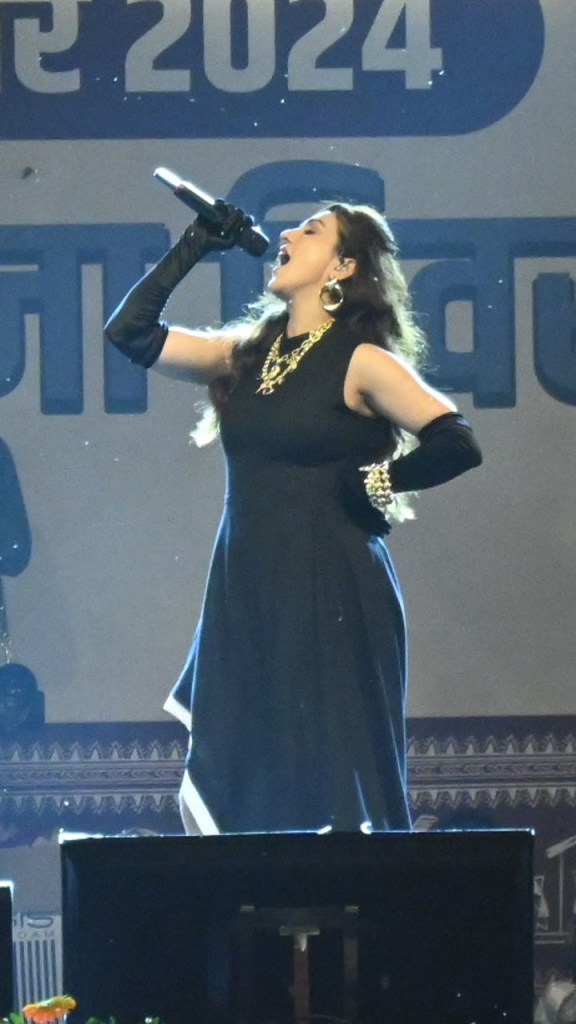 Raipur@Bollywood singer Neeti Mohan gave a rocking performance at Chhattisgarh Rajyotsav 2024