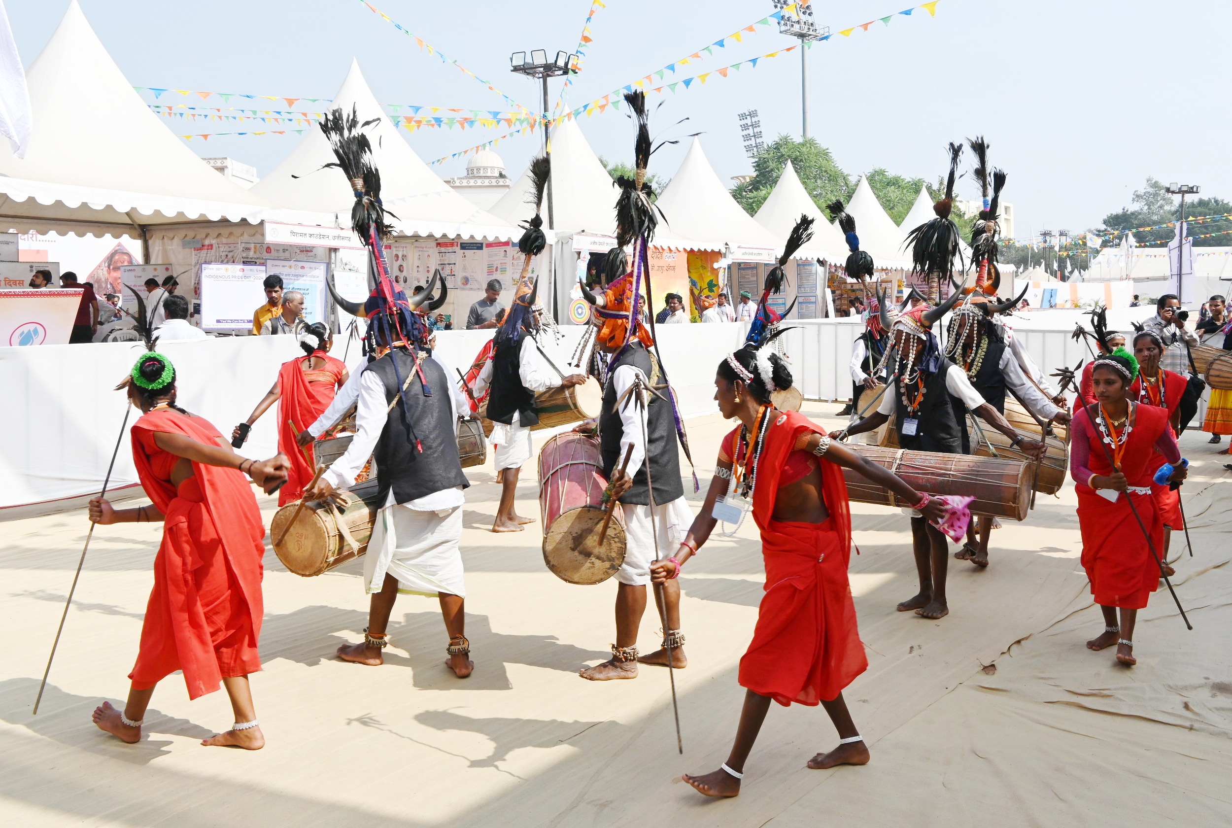 Chhattisgarh news : जनजातीय गौरव दिवस व अंतर्राज्यीय आदिवासी लोक नृत्य महोत्सव
का शुभारंभ किया सीएम विष्णु देव साय ने