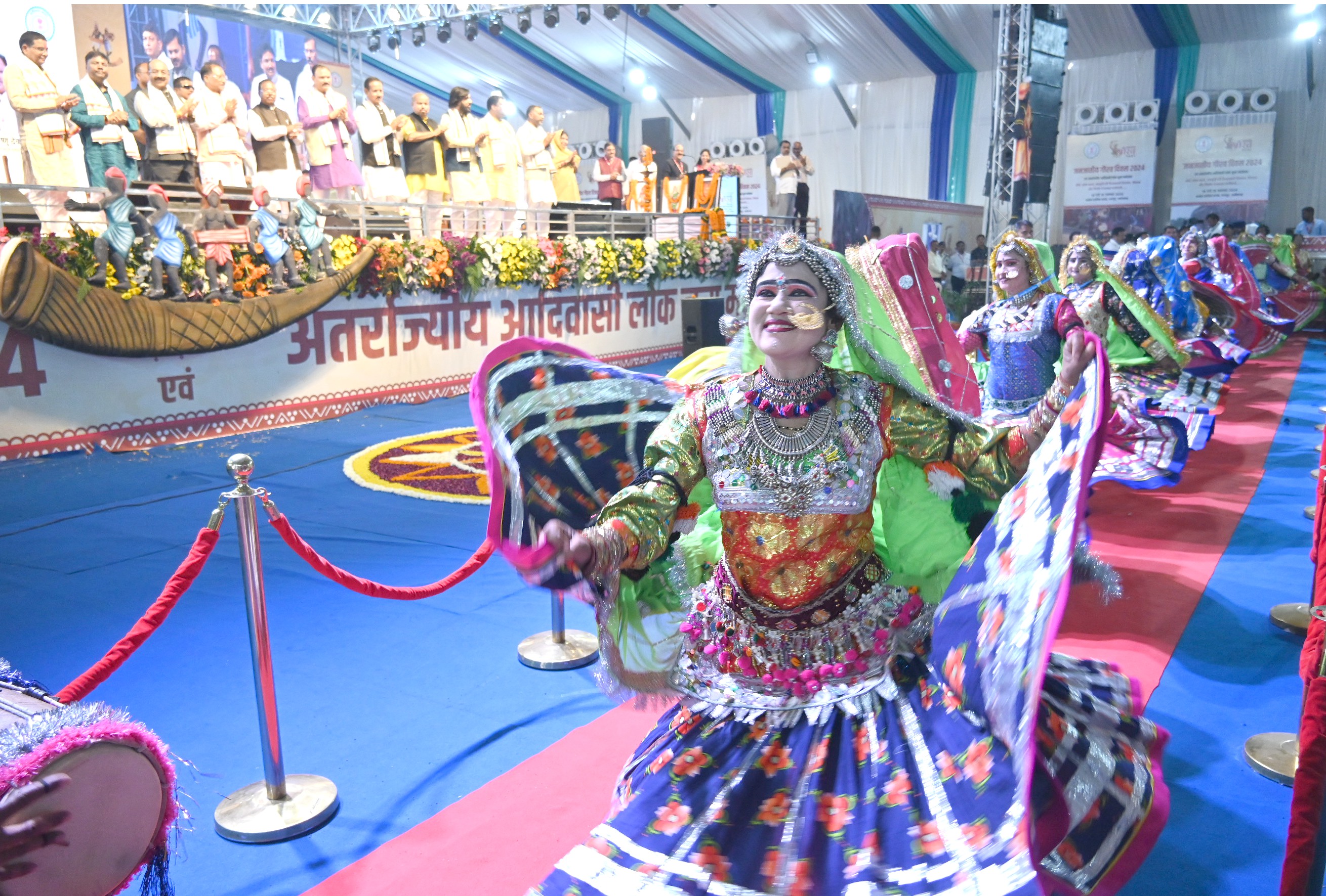 Chhattisgarh news : जनजातीय गौरव दिवस व अंतर्राज्यीय आदिवासी लोक नृत्य महोत्सव का शुभारंभ किया सीएम विष्णु देव साय ने