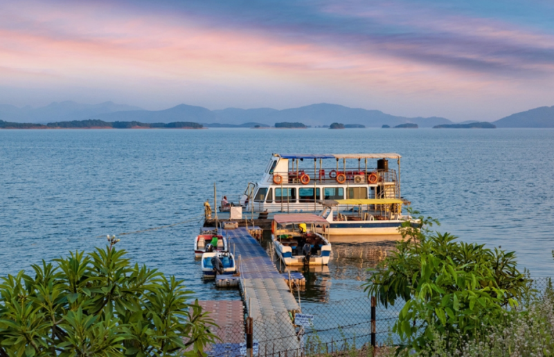 Satpura Tiger Reserve solar boat