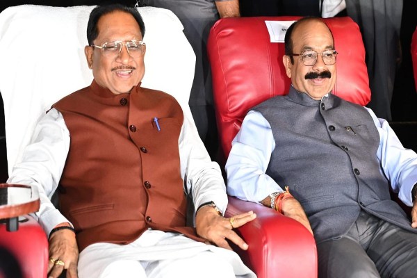 विशेष स्क्रीनिंग