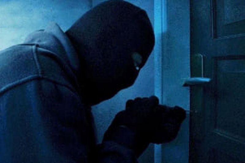 CG Theft News: कोरबा में बड़ी वारदात! बालको के रिटायर्ड मैनेजर के सूने मकान में चोरी, नकदी समेत जेवरात पार