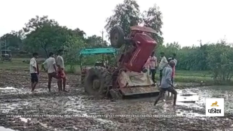 Tractor overturns while plowing field in Sambhal farmer dies