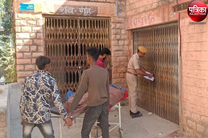 VIDEO : तालाब के निकट लावारिश हालत में मिला व्यक्ति का शव, पुलिस परिजनों की तलाश में जुटी