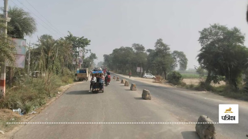 White strip missing from roads in Amroha