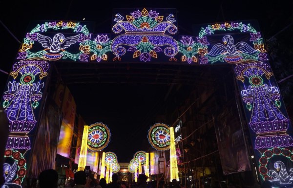 जगद्धात्री पूजा को लेकर हुगली के चंदननगर इलाके में आकर्षक लाइटिंग।