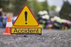 CG Road Accident: दर्दनाक हादसा! युवती को ऑटो ने मारी टक्कर, कई मीटर घसीटा, पैर
कटकर हुआ अलग - image