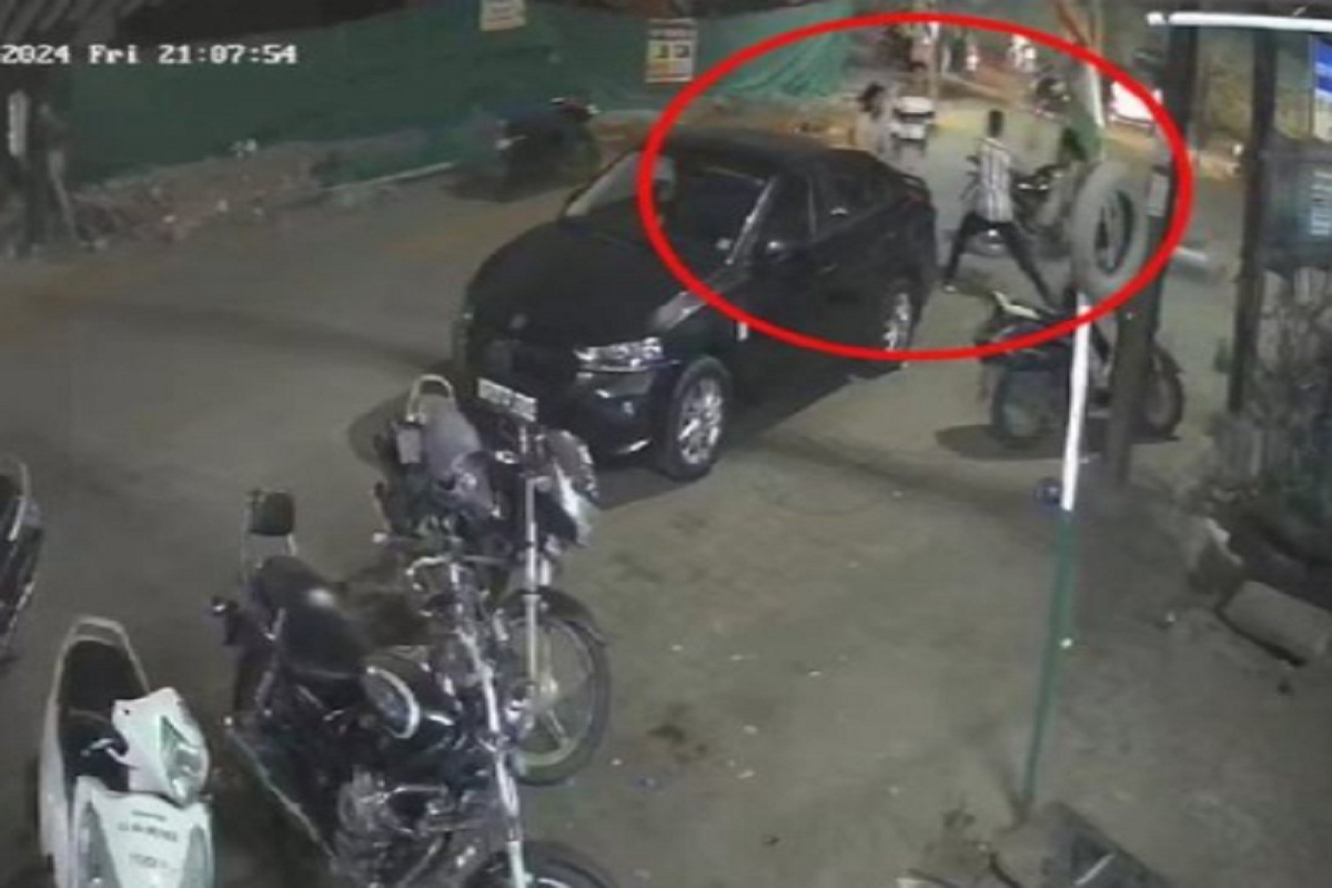 CG Crime News: भाजयुमो नेता के साथ चाकूबाजी कर लूट, देखें घटना का CCTV Video …