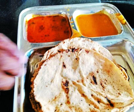 किसानों के निवाले से गुड़ व छाछ गायब, सब्जी भी पानी जैसी