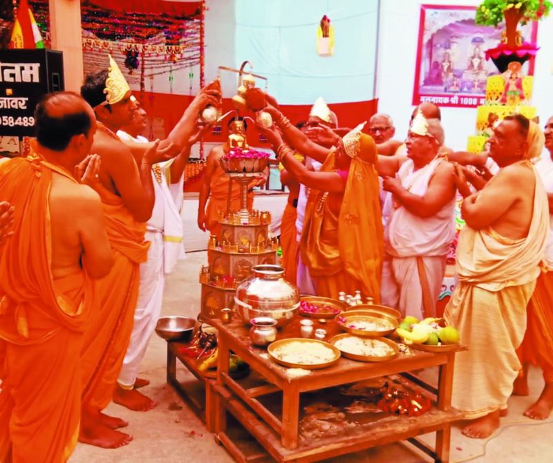 झंडारोहण के साथ आठ दिवसीय कल्पद्रुम महामण्डल विधान शुरू