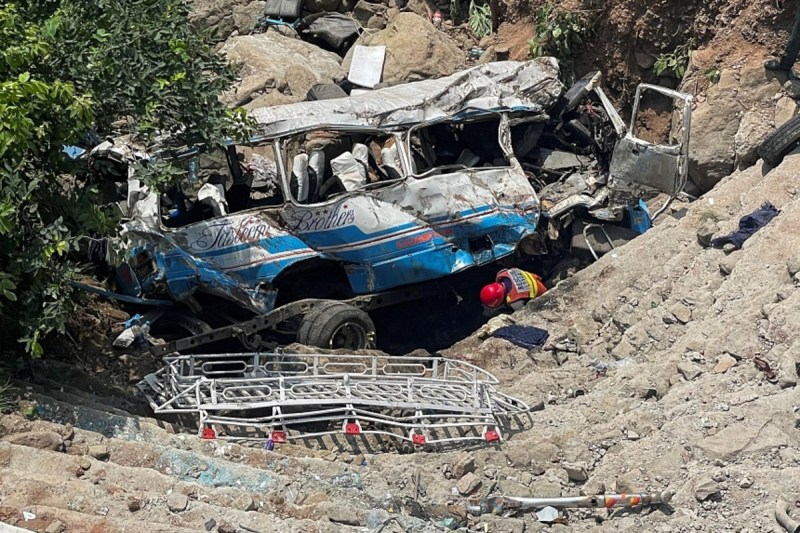 Bus plunges into indus river in Pakistan