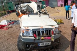 CG Accident: नेशनल हाइवे पर निकले छड़ से बोलेरो का टायर फटा, 3 लोगों की हो गई
मौत - image