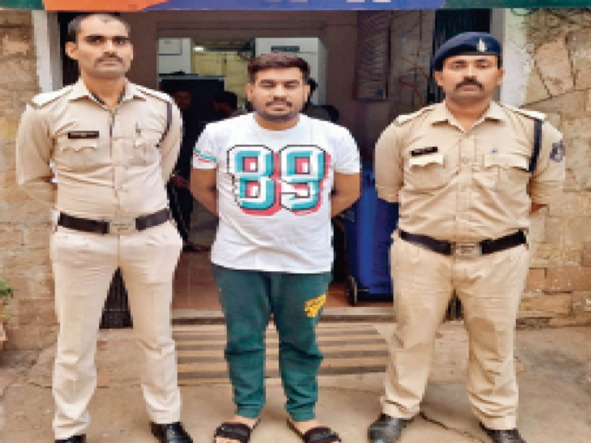 Mahadev Satta App: महादेव सट्टा ऐप का पैनल संचालक कोलकाता से गिरफ्तार, 6 माह से फरार था आरोपी..