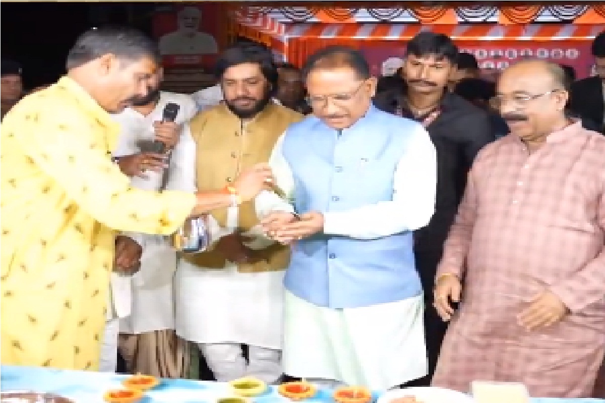 CG News: राज्योत्सव पर 11 हजार दीपों से सजी एकात्म पथ की अनुपम छटा, CM साय भी हुए शामिल, देखें Video…
