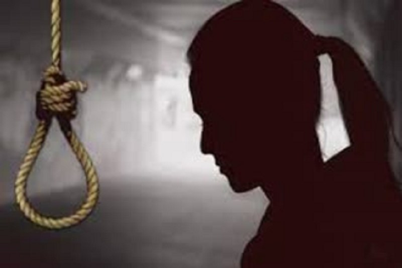 CG Suicide News: 17 साल की छात्रा फांसी पर झूली, अचानक पहुंच गए नाबालिग भाई-बहन फिर