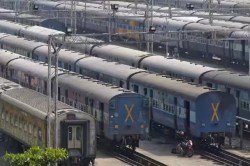 Train Cancelled: रेल यात्रियों को फिर लगा बड़ा झटका, 24 ट्रेनें रद्द, देखें पूरी
लिस्ट - image