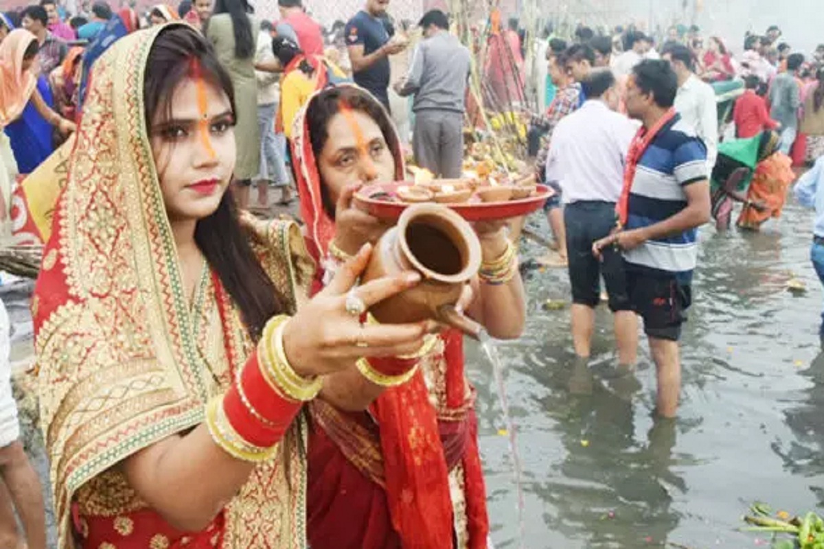 Chhath Puja2024: कल से छठ पूजा पर्व, महादेव घाट की सफाई में जुटे हजारों लोग, पूजा में होंगे शामिल