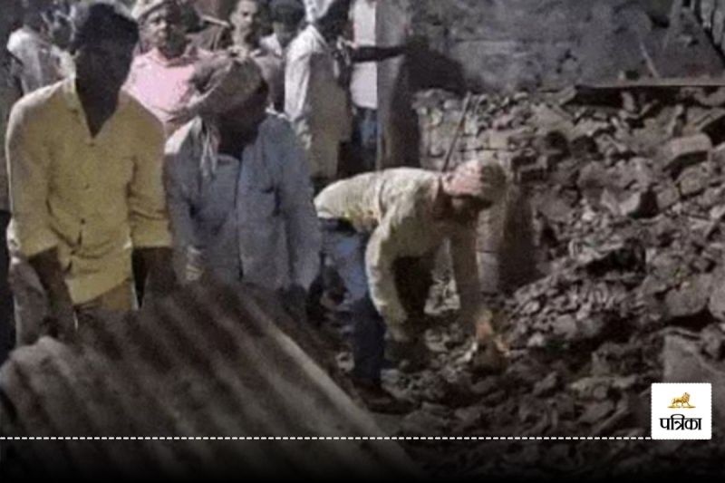 chaos in front of kashi vishwanath temple