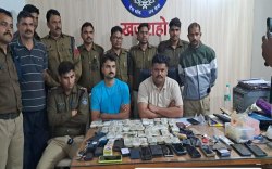 खजुराहो के होटल में पुलिस का छापा: 20 लाख नकद सहित 18 जुआरी पकड़ाए - image