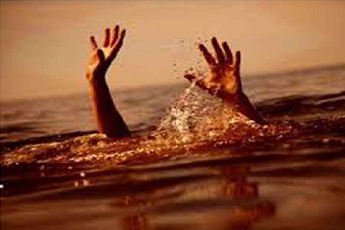CG Crime News: खेल रहे एक बच्चे को सनकी युवक ने नदी में फेंका, फिर जो हुआ जान कर उड़ जाएंगे होश…