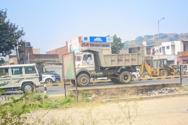 dumper crushed 3 youths, all died