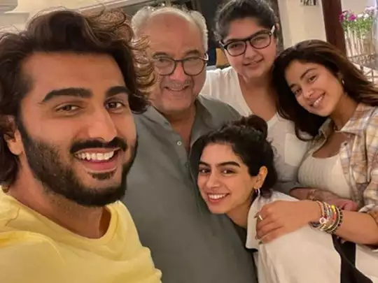 Arjun Kapoor React sister Janhvi and Khushi Kapoor