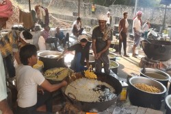  Annkut Mahotsav : खोले के हनुमान मंदिर के लक्खी अन्नकूट महोत्सव में उमड़ रहा
शहर, पंगत प्रसादी में जीमेंगे 1.75 लाख लोग  - image