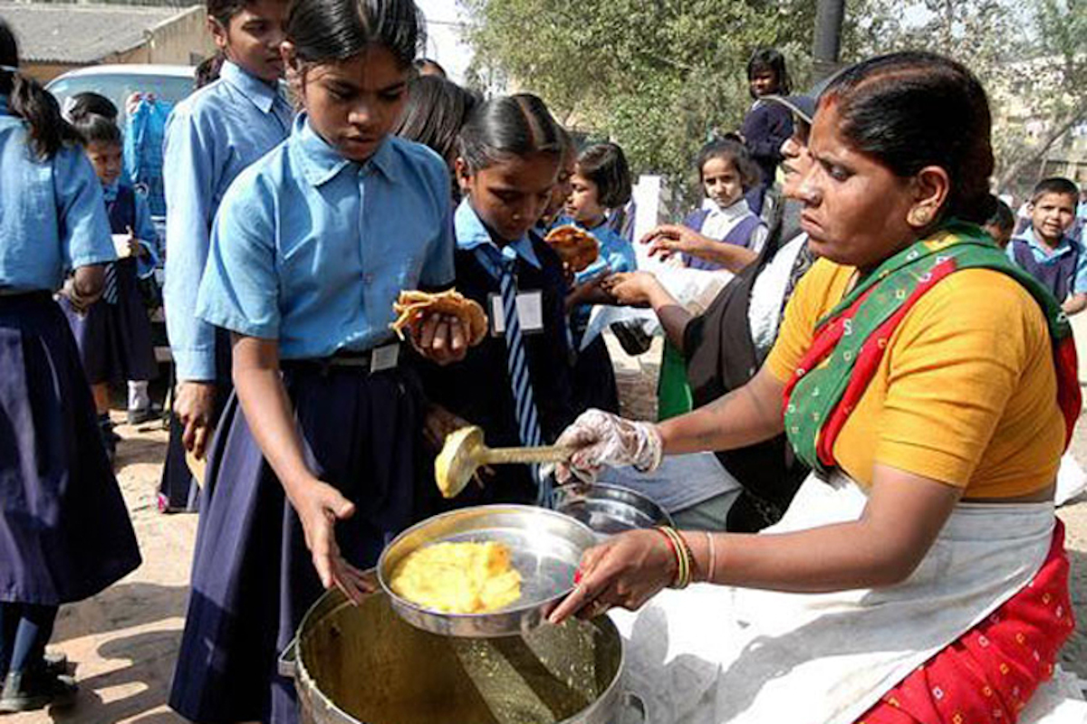 राजस्थान में मिड-डे मील योजना पर बड़ा अपडेट, अब बच्चों को परोसने से पहले अभिभावक
चखेंगे भोजन