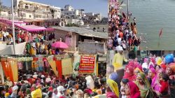 Pushkar Mela 2024: देवउठनी एकादशी पर पुष्कर में बढ़ी रौनक, लाखों श्रद्धालुओं ने
लगाई सरोवर में डुबकी - image