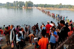 Kartik Purnima: शिवनाथ नदी में तीन दिवसीय मेले की शुरुआत, पुलिस जवानों की लगी
ड्यूटी - image