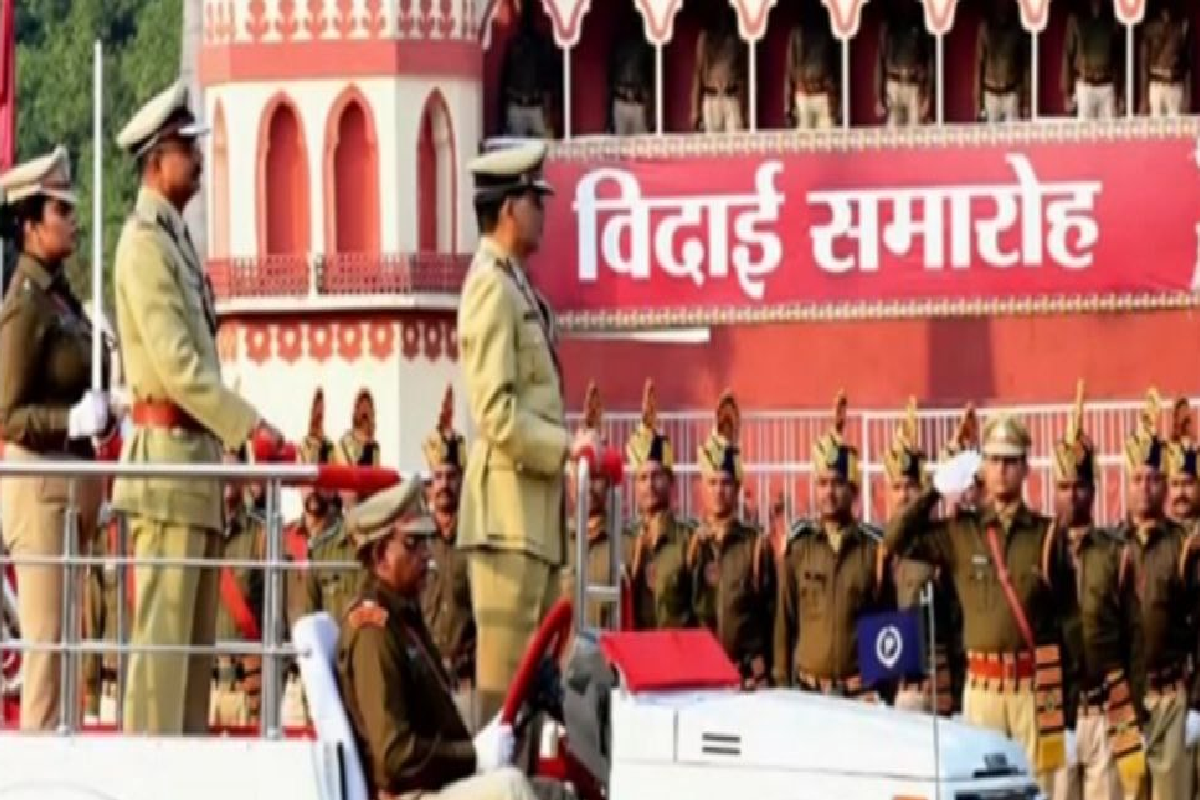 गार्ड ऑफ ऑनर के साथ डीजीपी की विदाई, पहली बार IPS बेटी ने संभाली परेड की कमांड