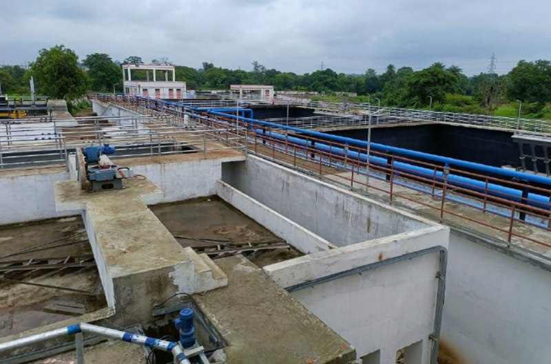 भारी भरकम मशीनों को चलाने के लिए वेंडरों की प्रतीक्षा