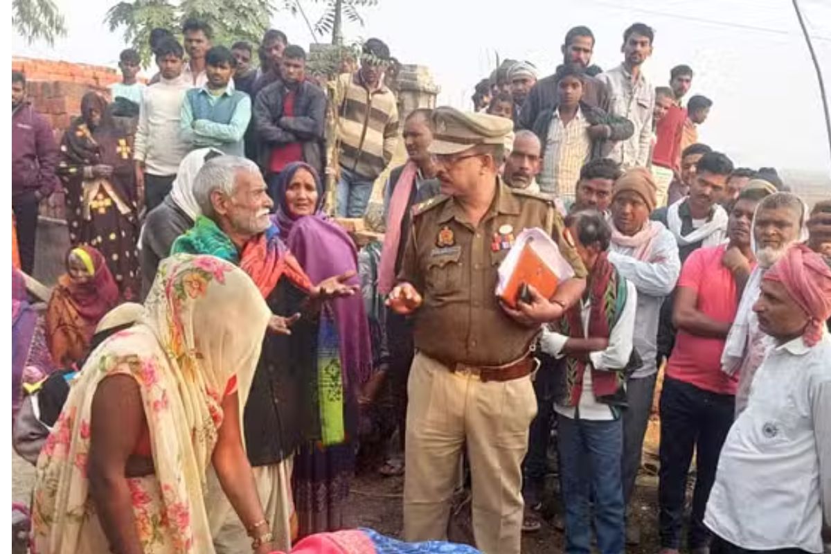 2 बेटियों को छोड़कर प्रेमी संग फरार हुई महिला, दुधमुंही बच्ची को जहर पिलाकर पति
ने दी जान