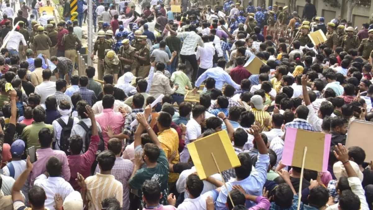 UPPSC Student Protest: प्रयागराज में तीसरे दिन भी 20 हजार छात्र सड़क पर, हक न
मिलने तक लोक सेवा आयोग के गेट पर डटे रहने की चेतावनी, DM, CP और सचिव फेल