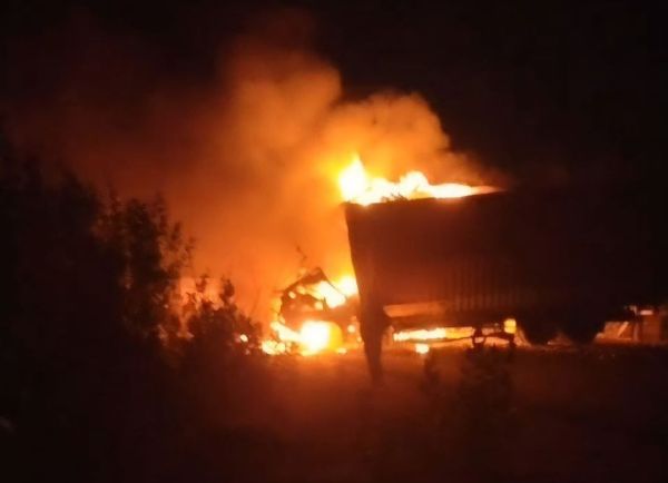 2 drivers burnt alive in truck collision