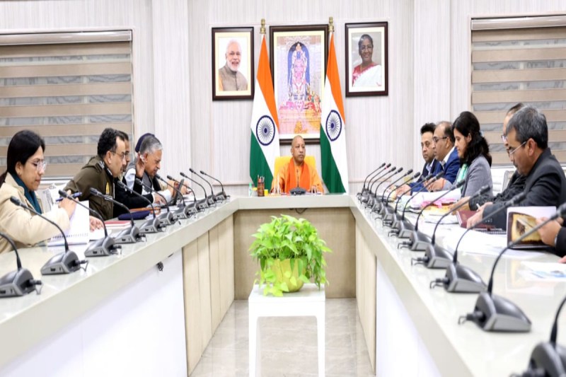 ख्यमंत्री योगी आदित्यनाथ की समीक्षा बैठक