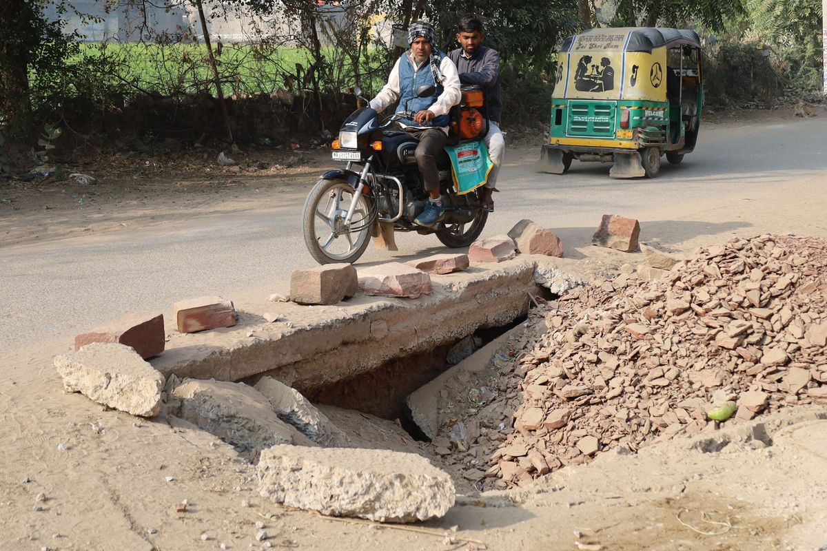 जिम्मेदारों की अनदेखी, वाहन चालकों के लिए बन सकती है जानलेवा