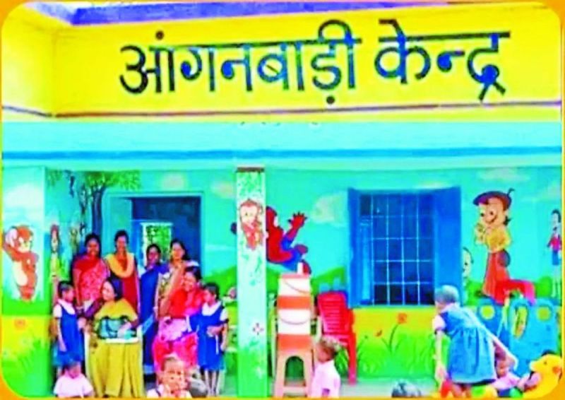 खस्ताहाल जर्जर भवनों में केन्द्र चलाए जा रहे है तो कहीं एक कक्ष में केन्द्र चलाए जा रहे है। कक्षों में पोषाहार सामग्री से भरे कट्टे और फर्नीचर आदि रखने के लिए भी तंगी रहती है।