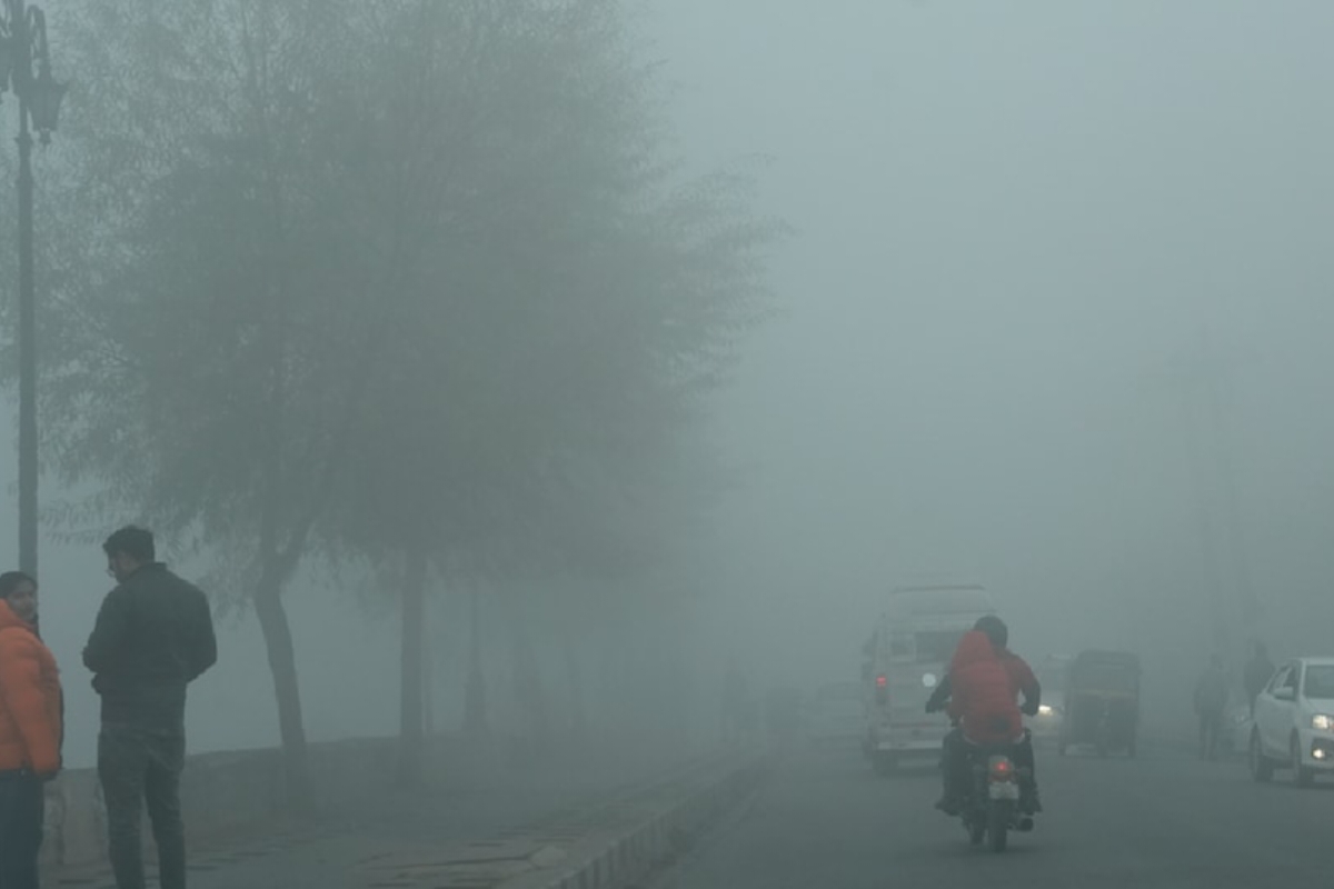 UP Weather: पहाड़ों पर बर्फबारी यूपी में कोल्ड वेव, इन जिलों में कोहरा का अलर्ट,
3 डिग्री तक गिरेगा तापमान, IMD lateste update