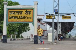 Rail News: जब ट्रेन में गूंजी किलकारी तो बिना स्टॉपेज के रुकी सुपरफास्ट ट्रेन,
पहले से खड़ी रही एंबुलेंस और मेडिकल स्टाफ - image