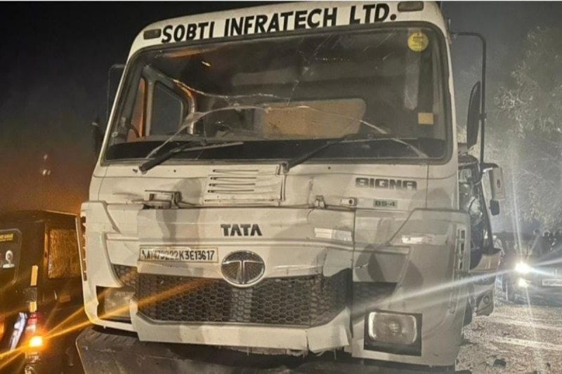 मलिहाबाद में कोहरे के कारण घटित हुआ हादसा, बस में सवार यात्री गंभीर रूप से घायल, चालक की हालत नाजुक