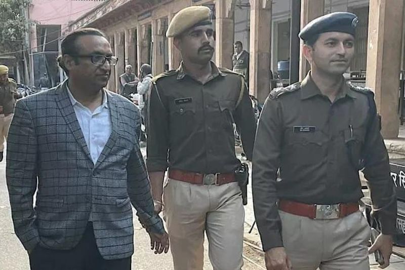 एनआरआई से सवा करोड की ठगी मामले में चाटर्ड अकाउंटेंट समेत 9 गिरफ्तार