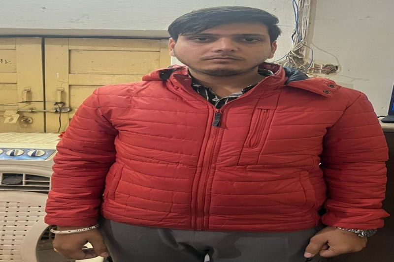 रोजगार कार्यालय का कनिष्ठ लिपिक 700 रुपए की रिश्वत लेते गिरफ्तार Junior clerk of employment office arrested for taking bribe of Rs 700