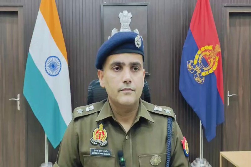 "आई एम सॉरी" कहते हुए एसपी नीरज कुमार जादौन ने महिला से की माफी, पुलिस की संवेदनहीनता पर मचा हड़कंप