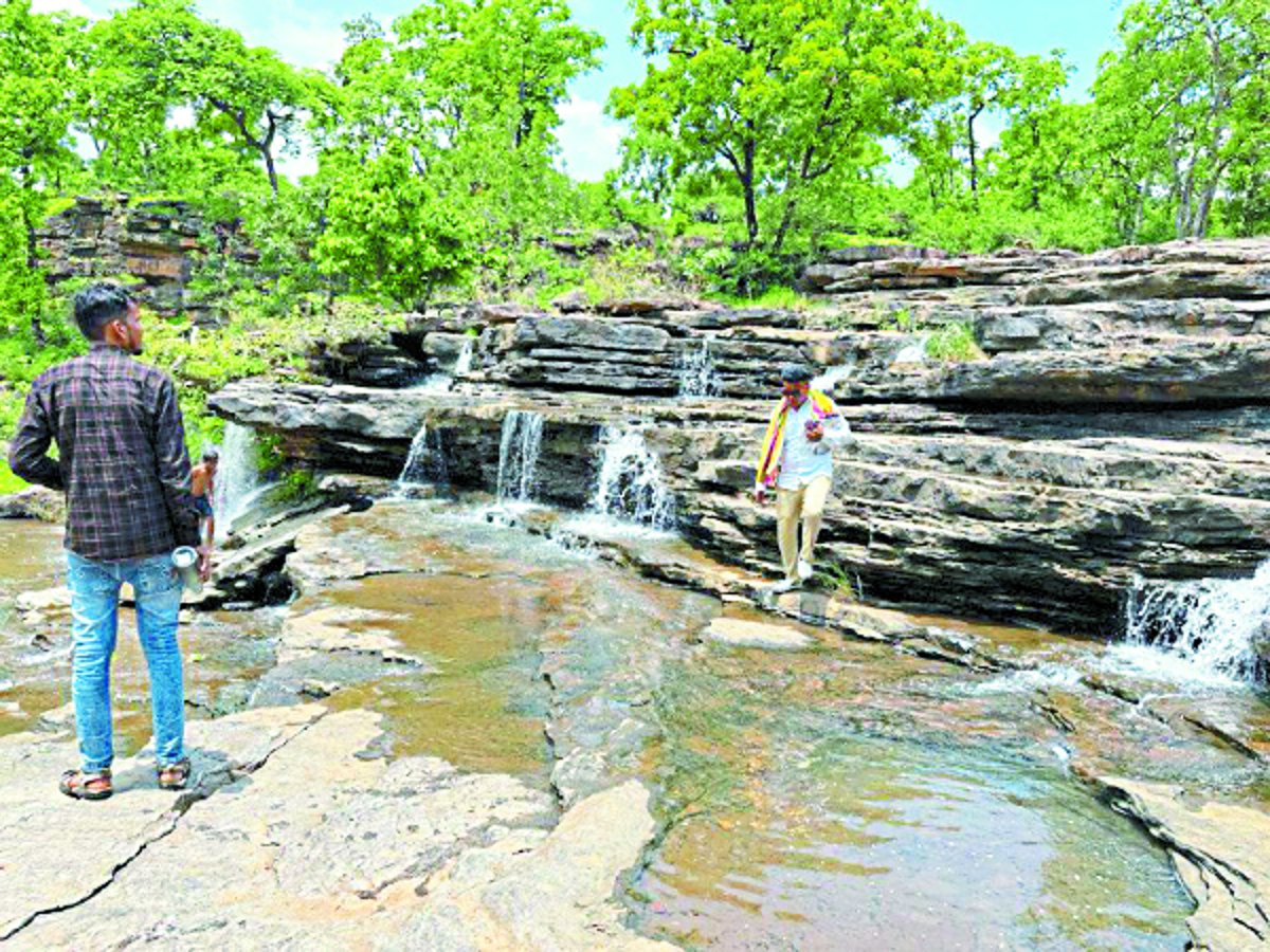 सर्दियों में हिल स्टेशन बना सिलापरी, आकर्षित कर रही यहां की खूबसूरती वादियां